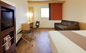 Ibis Paris Pantin Eglise